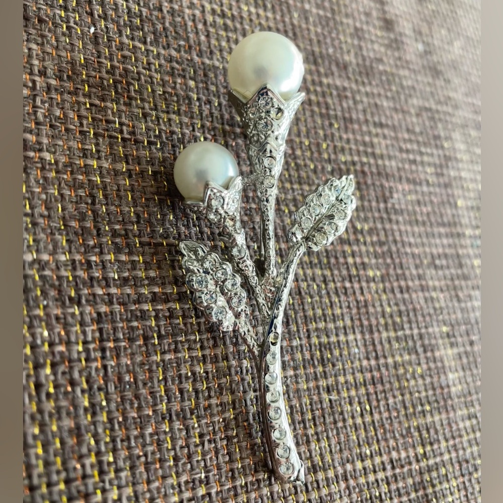 Floral Pearl & Rhinestone Brooch